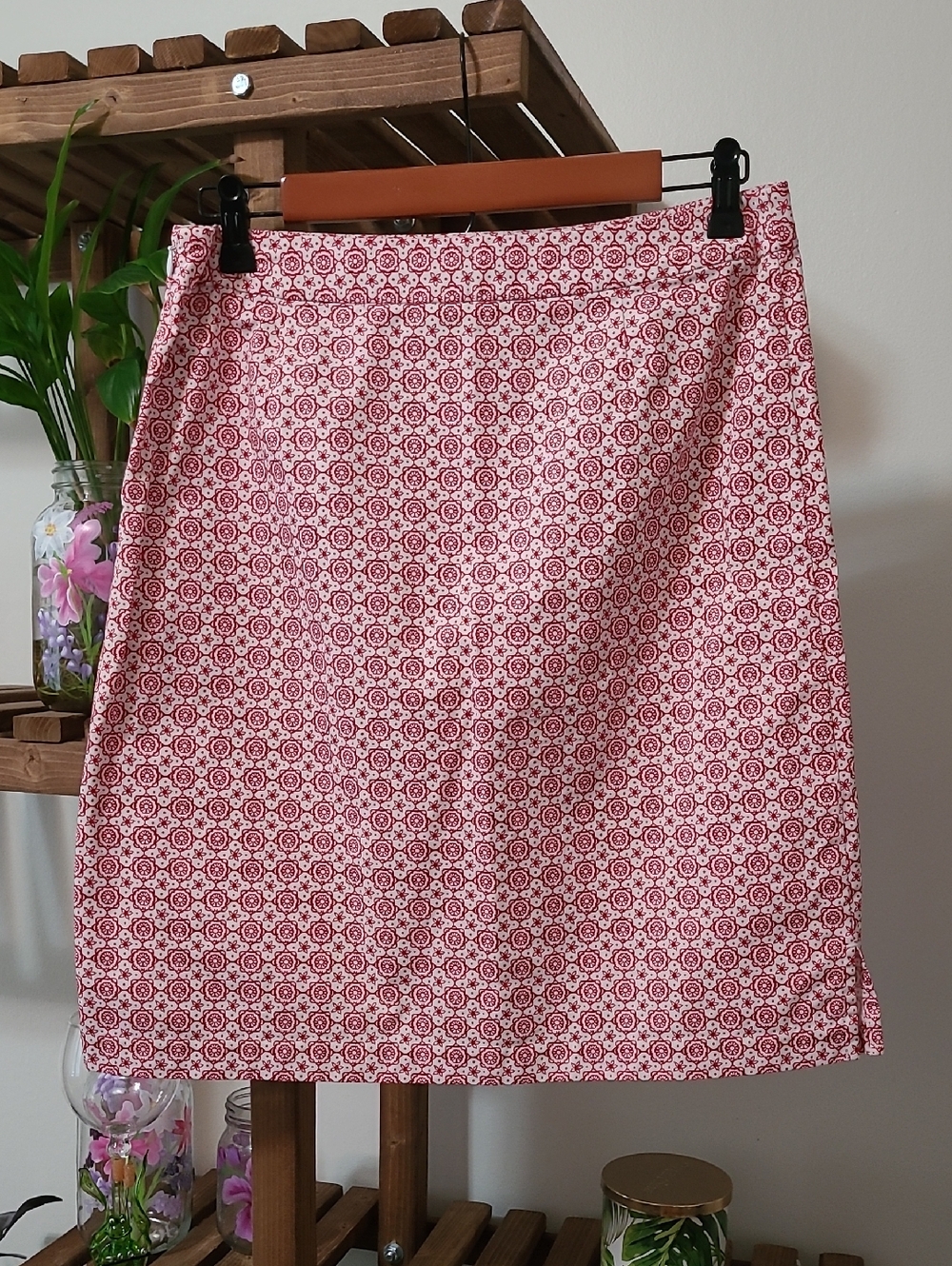 3/$25 Red And White Gap Skirt - Picture 2 of 6